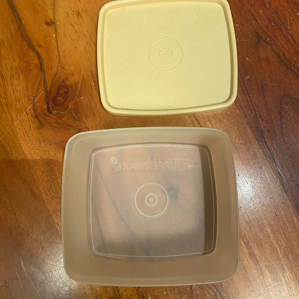 Tupperware square‎ sheer container with almond lid